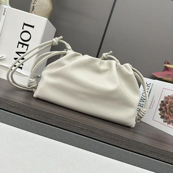 超人気☆ロエベ フラメンコパース バッグ 偽物 メローナパラム ミディアム A411F