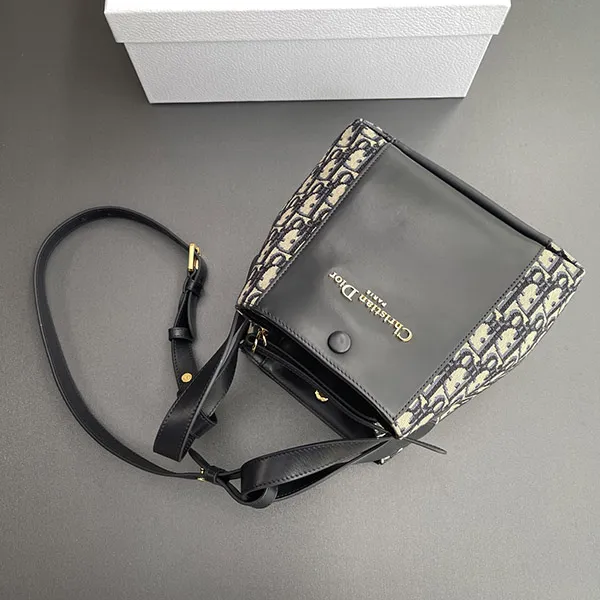 激安価格!ディオール Signature バケットバッグ コピー スモール 2色 M2840