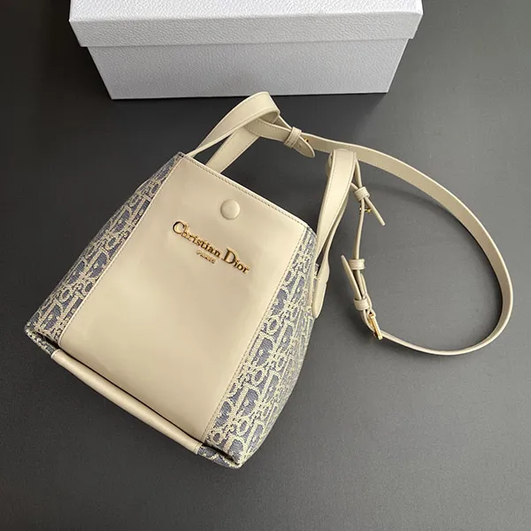 激安価格!ディオール Signature バケットバッグ コピー スモール 2色 M2840
