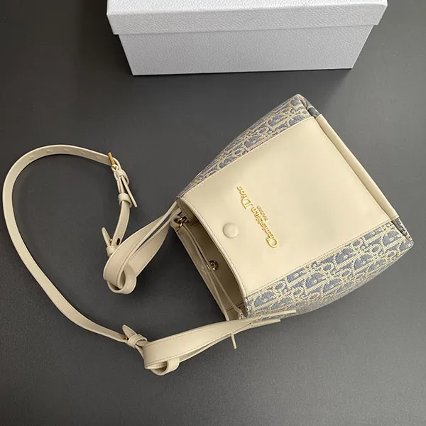 激安価格!ディオール Signature バケットバッグ コピー スモール 2色 M2840