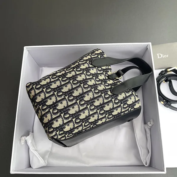 激安価格!ディオール Signature バケットバッグ コピー スモール 2色 M2840