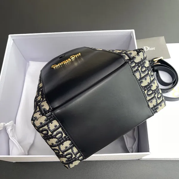 激安価格!ディオール Signature バケットバッグ コピー スモール 2色 M2840