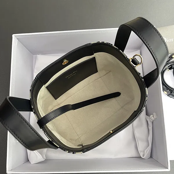 激安価格!ディオール Signature バケットバッグ コピー スモール 2色 M2840