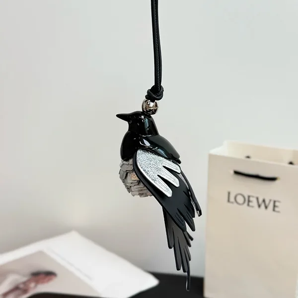ロエベ パチモン Magpie Charm in Classic キーチャーム C621232XOA