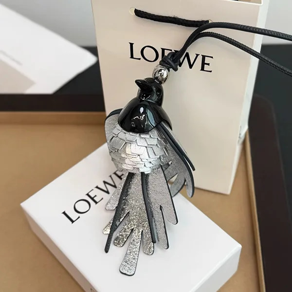 ロエベ パチモン Magpie Charm in Classic キーチャーム C621232XOA