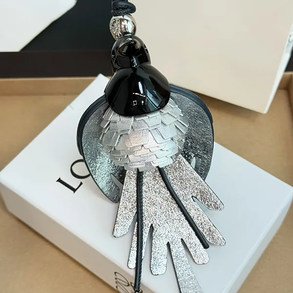 ロエベ パチモン Magpie Charm in Classic キーチャーム C621232XOA