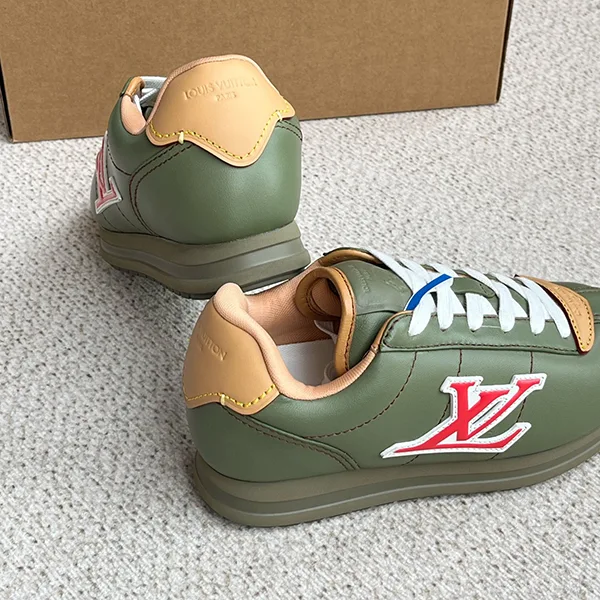 お洒落 【ルイヴィトン】LV バターソフト 偽物 スニーカー 1AIKH