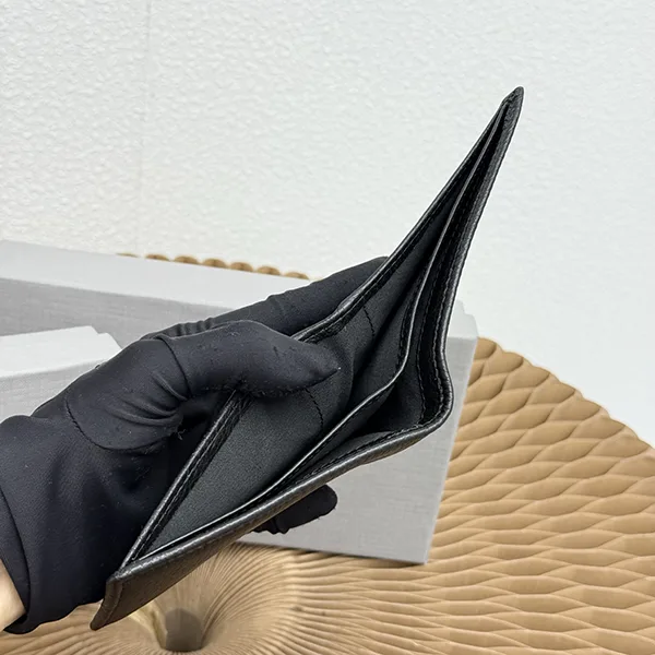 希少 バレンシアガ CASH スクエア 二つ折りウォレット bay05221 希少 バレンシアガ CASH スクエア 二つ折りウォレット bay05221