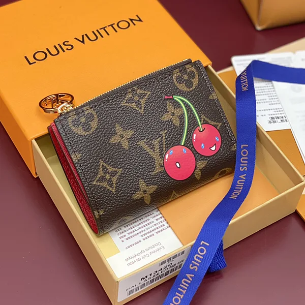 高品質【モノグラム】ルイヴィトン LV × TM リサ・ウォレット コピー M13420