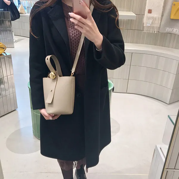 【大人気♡売切必至】★ロエベ★ぺブル バケットバッグ コピー ミニ AANBBBMX02