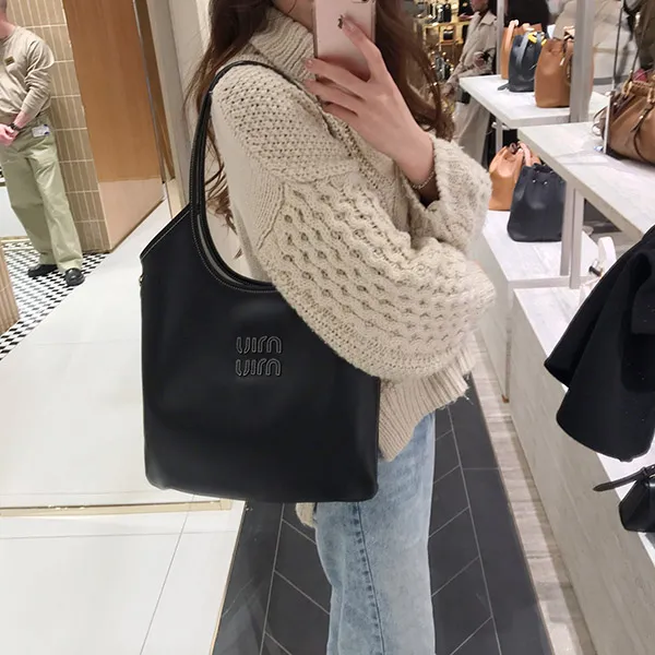 【大人気】★ミュウミュウ★IVY レザー トートバッグ 偽物♡ 5BG23
