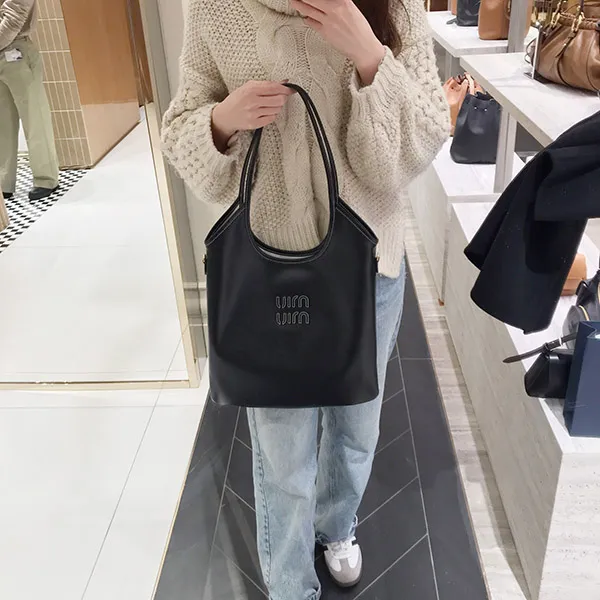 【大人気】★ミュウミュウ★IVY レザー トートバッグ 偽物♡ 5BG23