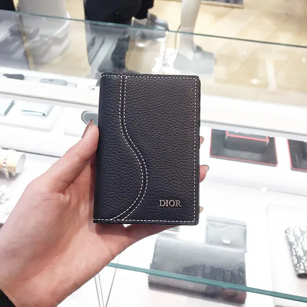 ★ディオール 偽物★ Saddle バーティカル 2つ折りカードホルダー 2ADCH