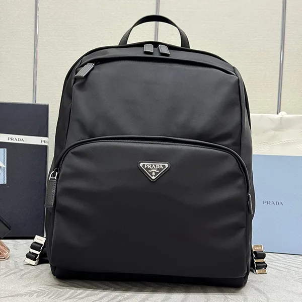 プラダ ブラック Re-Nylon バックパック N級品 25/26FW★ 2VZ104OOO2DMG