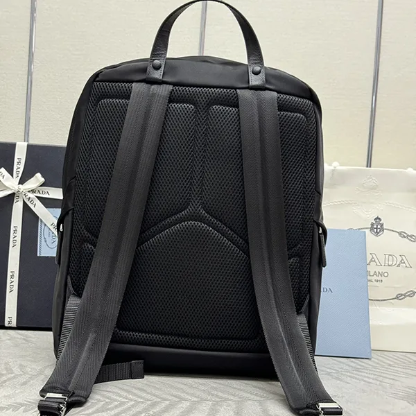 プラダ ブラック Re-Nylon バックパック N級品 25/26FW★ 2VZ104OOO2DMG
