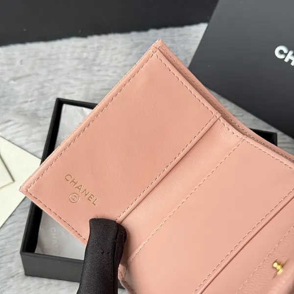 プレゼント最適 シャネル コンパクト 財布 コピー 三つ折り sha42272