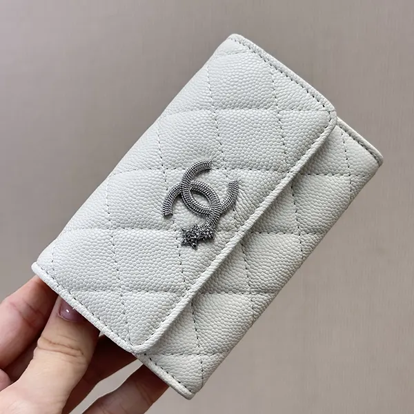 プレゼント最適 シャネル CC コメットロゴなフラップカードホルダー shh44399