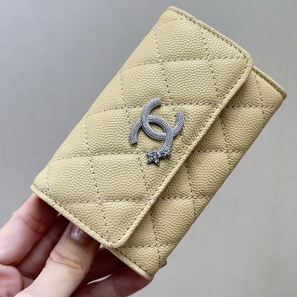 プレゼント最適 シャネル CC コメットロゴなフラップカードホルダー shh44399