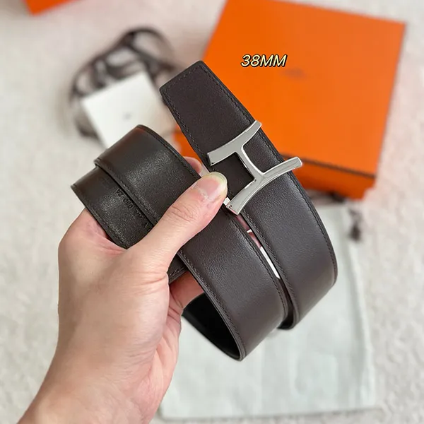 エルメススーパーコピー ベルトバックル 《スクリプト》 & レザー