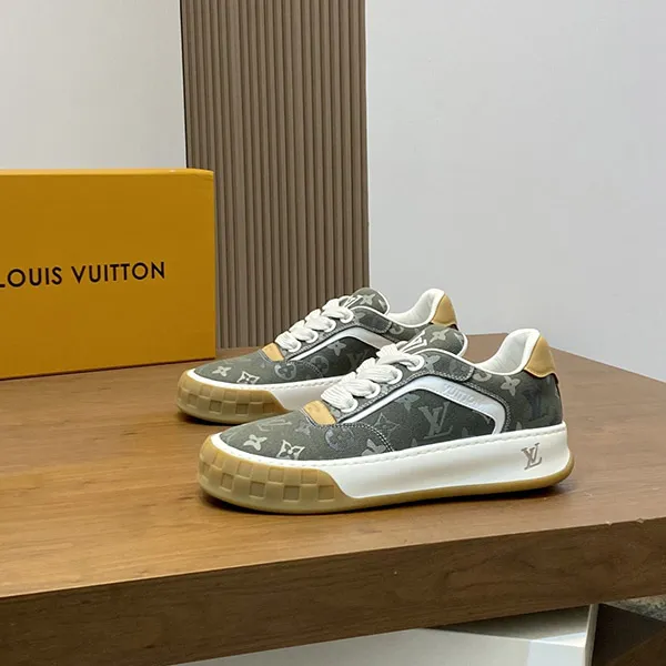 【スクエアフォルムが際立つ一足♪】ルイヴィトンコピー LV ティルテッド スニーカー 1AJAM7