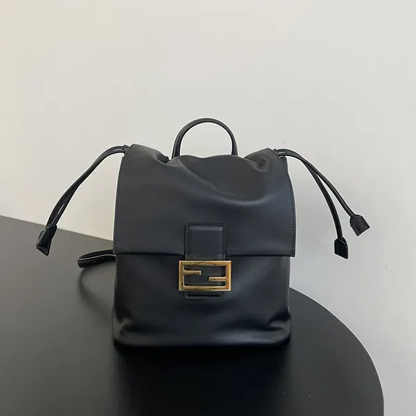 フェンディ FF バックパック スーパーコピー 8BZ057