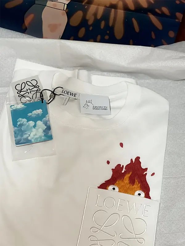 ロエベ ×ハウルの動く城 偽物 カルシファー ポケットTシャツ 2色 lol62003