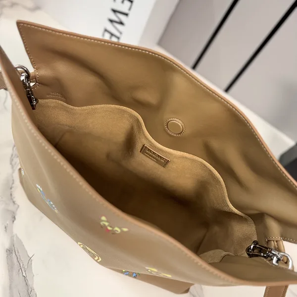 ギフトに最適ロエベ Louis Wainコラボ ミニ ショルダー ナパカーフ A411FC2XAC