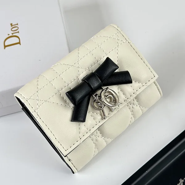 注目★ディオール LADY ディオール レザーボウ付き 三つ折りミニ財布 S01810