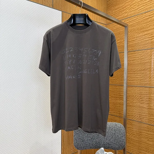 マルジェラ◆ロゴ ナンバー Tシャツ スーパーコピー Mag64149