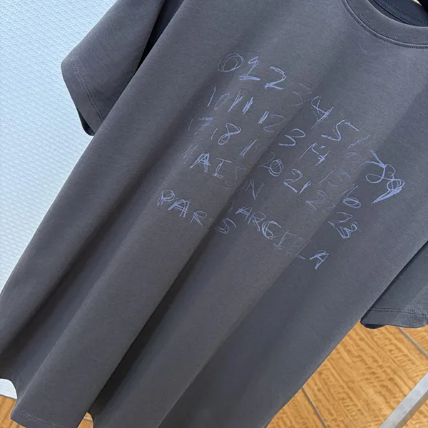 マルジェラ◆ロゴ ナンバー Tシャツ スーパーコピー Mag64149