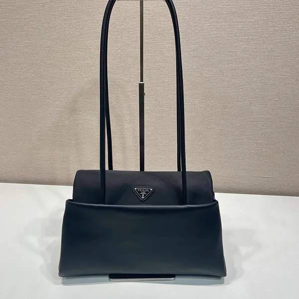 プラダ パサージュ ミディアム バッグ スーパーコピー Re-Nylon フラップ付 1BA495
