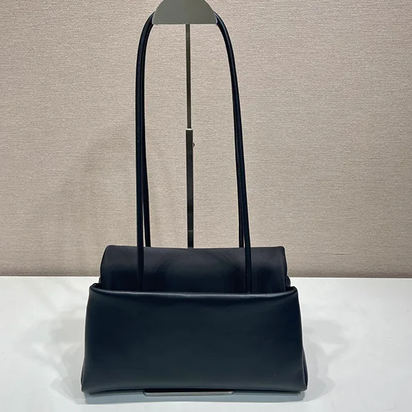 プラダ パサージュ ミディアム バッグ スーパーコピー Re-Nylon フラップ付 1BA495