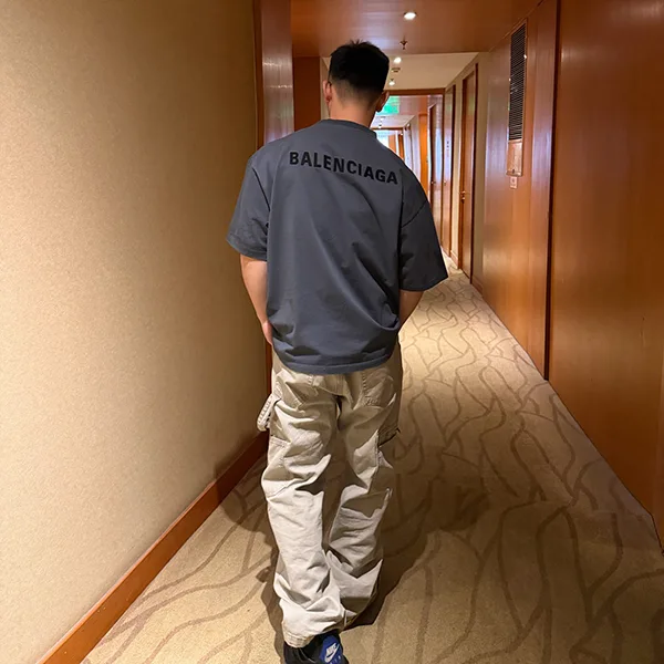 バレンシアガ Back Tシャツ コピー ミディアムフィット 764235TT