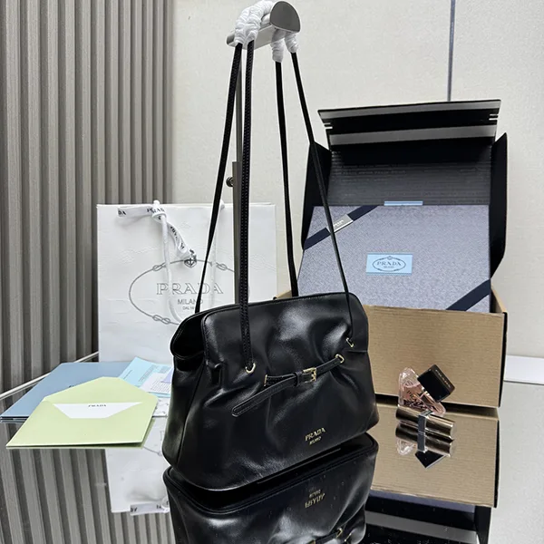 新作【プラダ】ナッパレザーの ダダ スモールバッグ スーパーコピー 1BG586