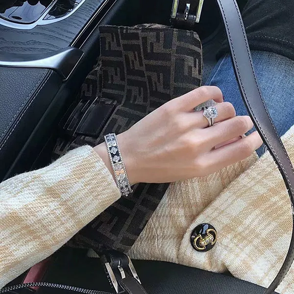 ヴァンクリーフ スーパーコピー ペルレ クローバー ブレスレット ミディアムモデル VCARN5B100