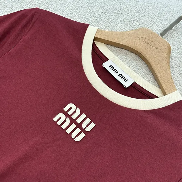 【使い勝手抜群】ミュウミュウ ロゴディテール クルーネック Tシャツ mya21321