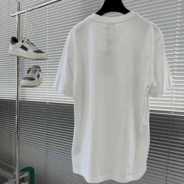 超話題!モンクレール トリコロール ロゴ 刺繍 半袖 Tシャツ mog48068