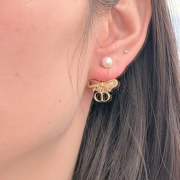 【洗練されたスタイルを体現♪】ディオール★ディオール トライバル ピアス D301