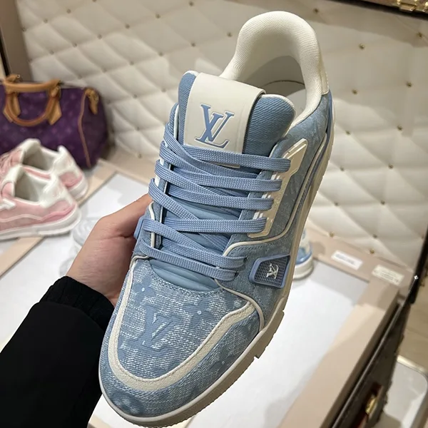 【高級感を楽しむ♪】ルイヴィトン★LV トレイナー スニーカー 1AKBBM
