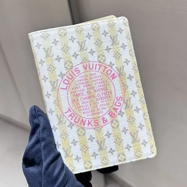 【旅を感じられるアイテム♪】ルイヴィトン★パスポートカバー M29034