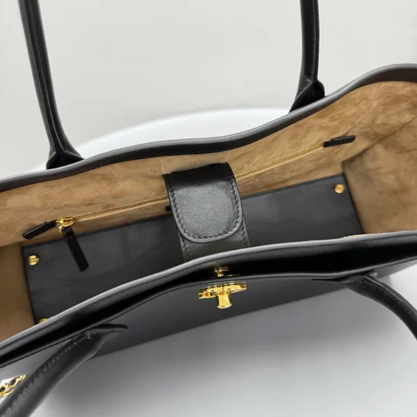 新作 上質トート★シャネル スモールショッピングバッグ 偽物 カーフスキン AS6243