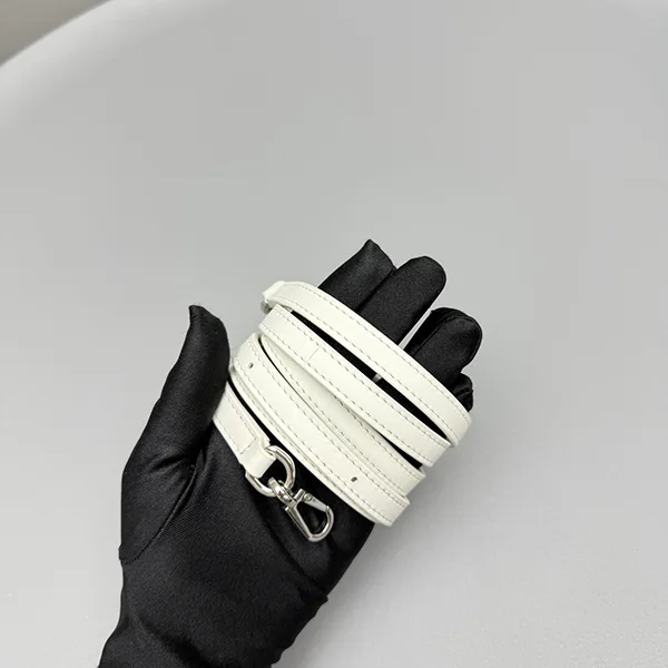 手元が踊る美【ロエベ】 アマソナ180 ソフトカーフバッグ 2サイズ展開 loe54570