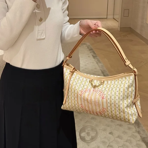 【目を惹くカラー♪】ルイヴィトン★キャリーオール EW M29139