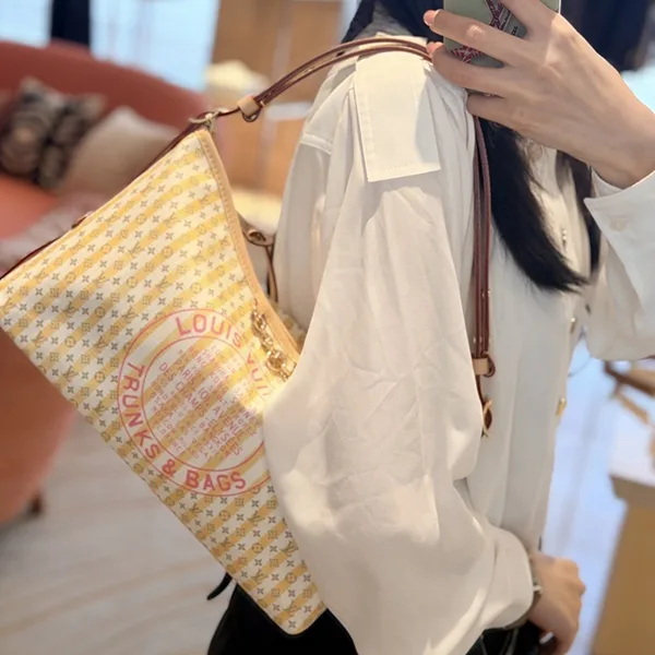 【目を惹くカラー♪】ルイヴィトン★キャリーオール EW M29139