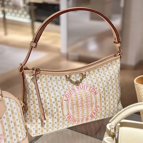 【目を惹くカラー♪】ルイヴィトン★キャリーオール EW M29139