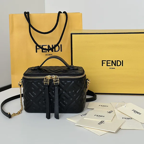 フェンディ  ヴァニティ ナッパレザー ミニバッグ FF 8BS108AAJDF