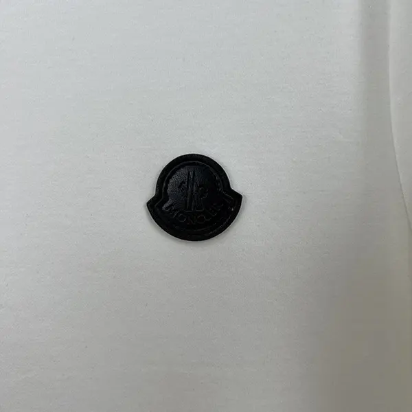 プレゼント最適 モンクレール ロゴディテール コットン Tシャツ moj97198