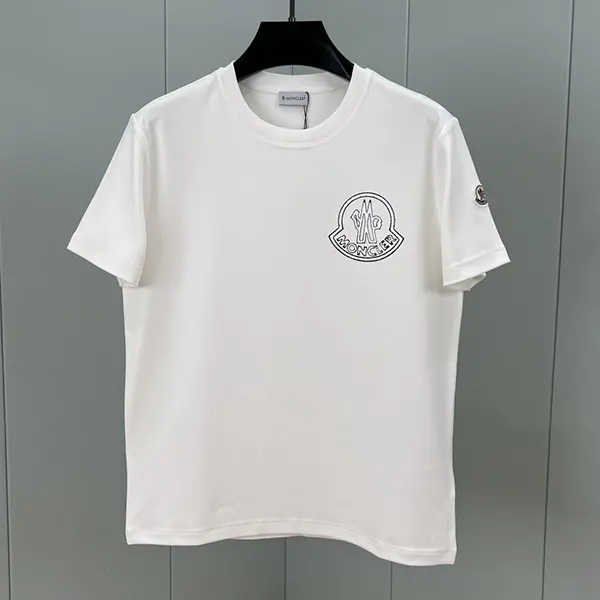 一目惚れ♪ モンクレール ロゴパッチ付 クルーネック半袖Tシャツ moc78903