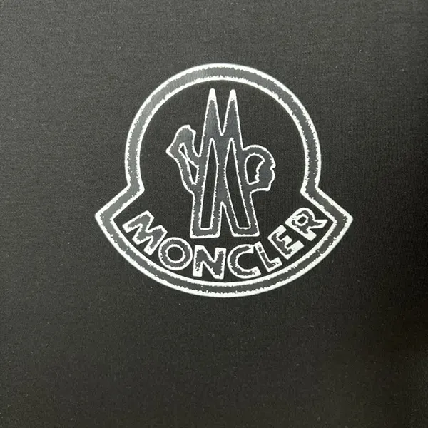 一目惚れ♪ モンクレール ロゴパッチ付 クルーネック半袖Tシャツ moc78903