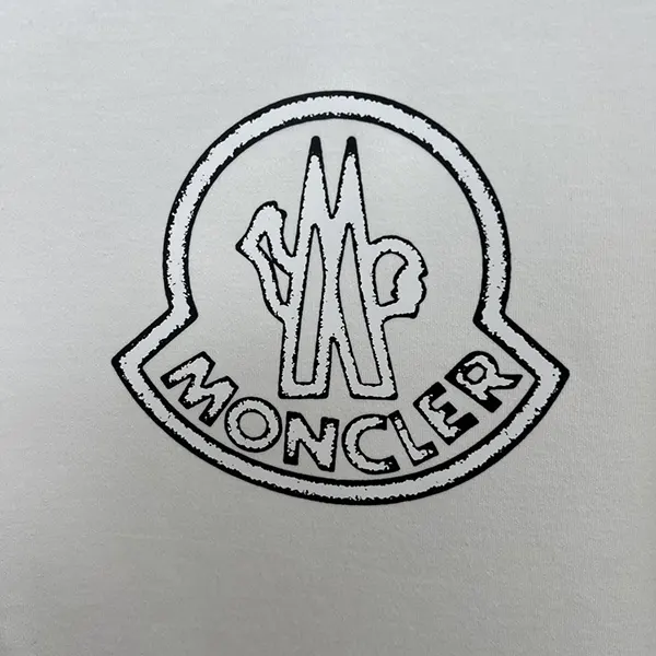一目惚れ♪ モンクレール ロゴパッチ付 クルーネック半袖Tシャツ moc78903